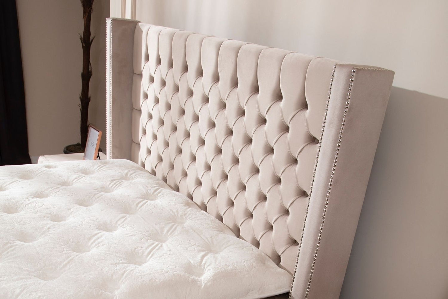 LIT COFFRE Clouté Beige